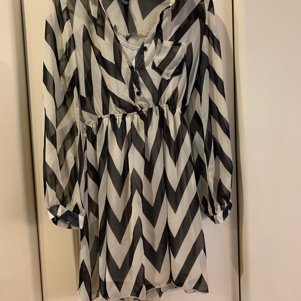 Chevron beige/black dress w/ Biege slip